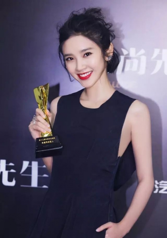 2025显瘦发型图片 这几款发型超显脸小