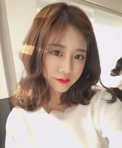 烫卷发女生发型图片 这8款卷发好看又减龄