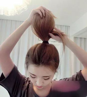 简单马尾辫盘发教程 2款超简单盘发发型推荐