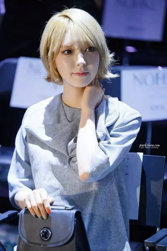 2025流行短发女 今年最流行几款女生短发发型