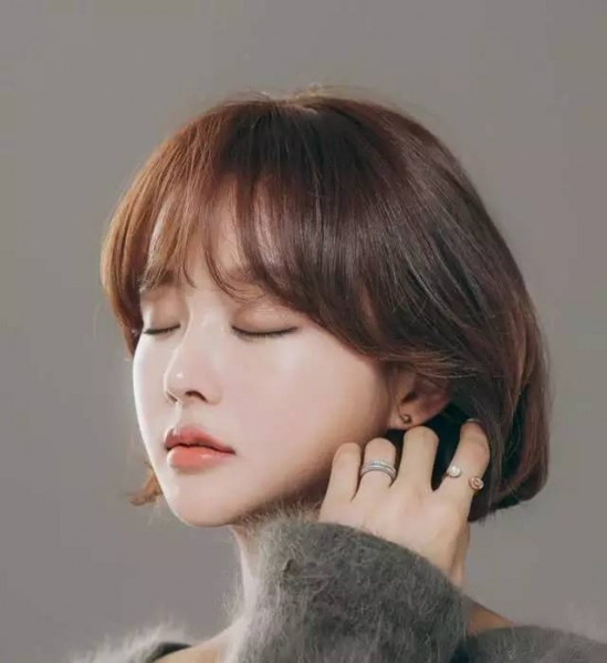 2025流行短发女 今年最流行几款女生短发发型