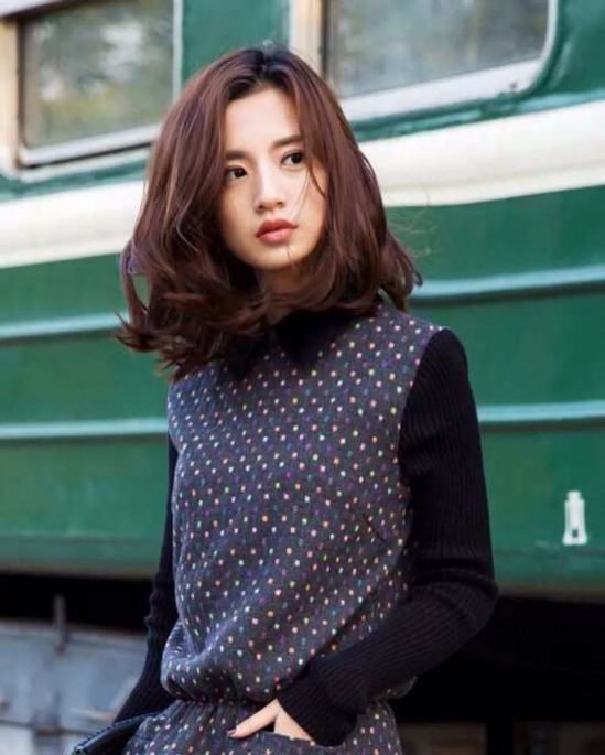 2025流行短发女 今年最流行几款女生短发发型