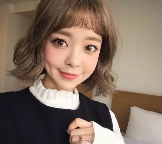 2025流行短发女 今年最流行几款女生短发发型
