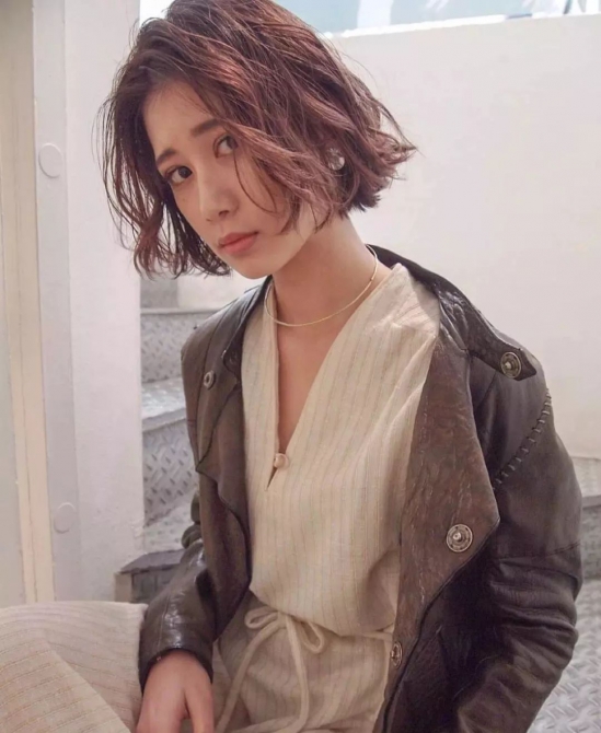 2025流行短发女 今年最流行几款女生短发发型