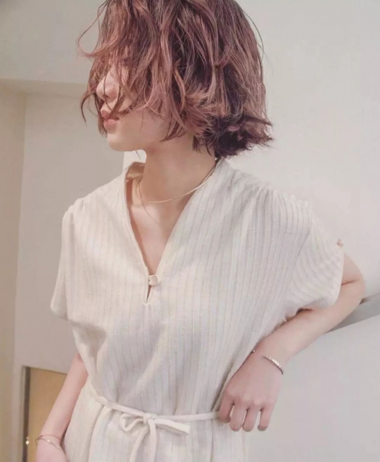 2025流行短发女 今年最流行几款女生短发发型
