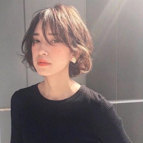 2025流行短发女 今年最流行几款女生短发发型