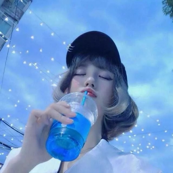 2025流行短发女 今年最流行几款女生短发发型