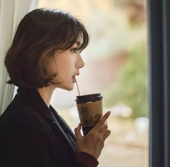 2025流行短发女 今年最流行几款女生短发发型
