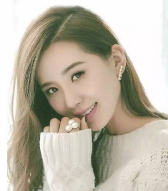 流行发型2025女中长发 今年多款好看女生发型推荐