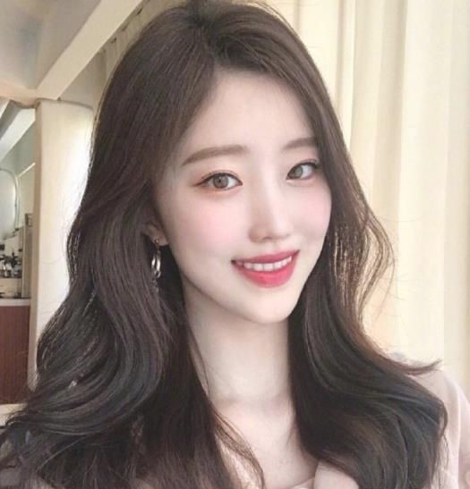 2025新发型女中长发 很适合春季留