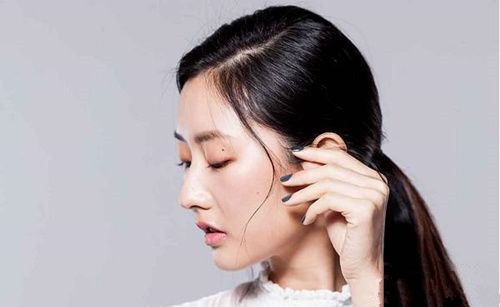 职业女性发型扎法 低扎马尾就很显气质