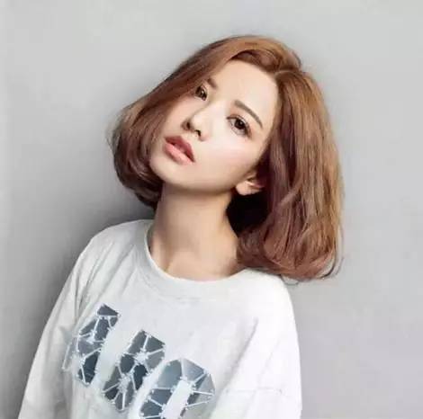 2025年最流行的发型 能让你女人味爆棚！