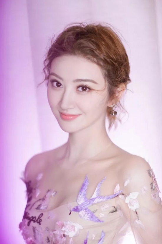大脸适合什么刘海发型 这几款刘海最显脸小