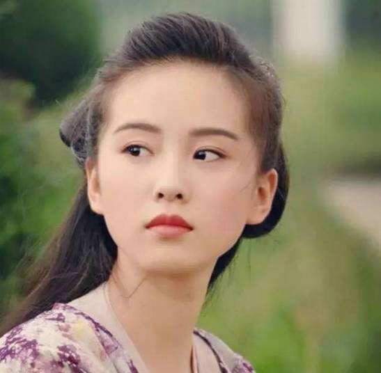 2024流行发型女中长发 多款很潮中长发发型推荐