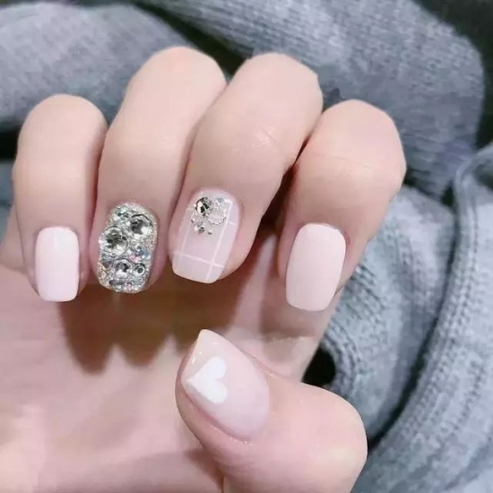 流行美甲款式图片2025 这六个美甲色必火