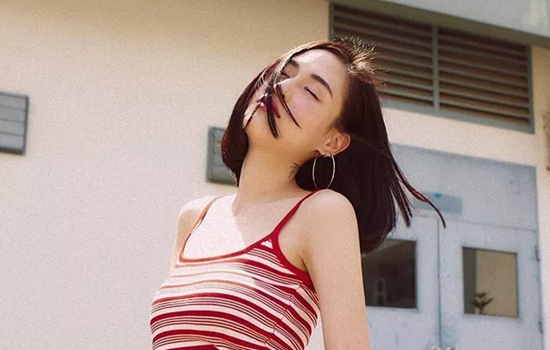 安耐晒金瓶涂脸步骤 按6部曲正确使用才能白成一道光