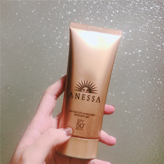 安耐晒金瓶有几种包装 小金瓶只3种但全系列有5色噢