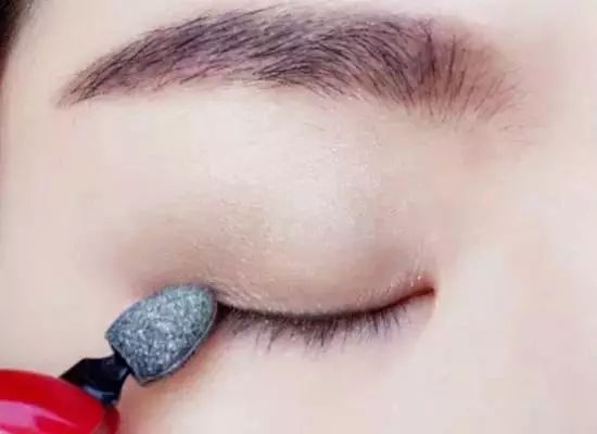 初学者怎么样化淡妆 3款新手化妆步骤解析