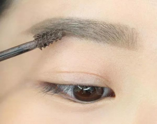 简单的素颜化妆步骤 直男看不出你化妆了