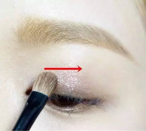 眼妆怎么画好看 4款潮流眼妆送给你