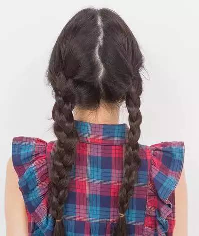 扎发教程步骤图解 女人怎么扎头发简单好看