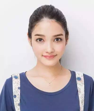 扎发教程步骤图解 女人怎么扎头发简单好看