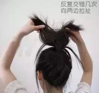 直发丸子头简单扎法 直发丸子头盘发图解