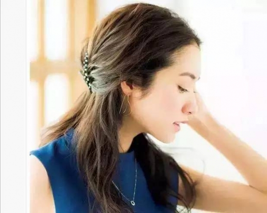 长卷发扎法教程 长卷发怎么编发好看