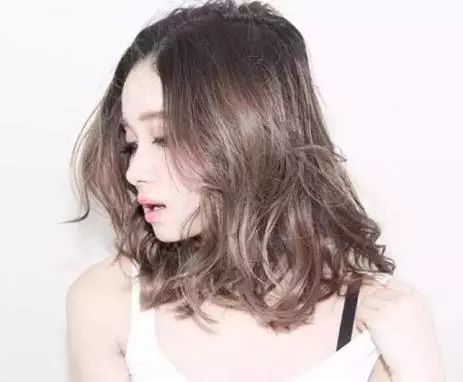 中长发配什么颜色好看 2024流行这些发色