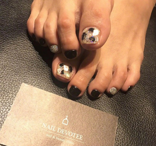 夏天脚美甲图片2025 你的夏天还差一款脚部美甲
