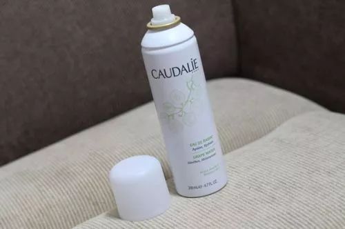 夏天皮肤油用什么护肤品好