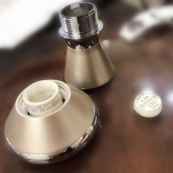 olay小哑铃银色怎么用 用对了才能帮助你的贵妇护肤品吸收