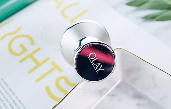 olay小哑铃银色怎么用 用对了才能帮助你的贵妇护肤品吸收