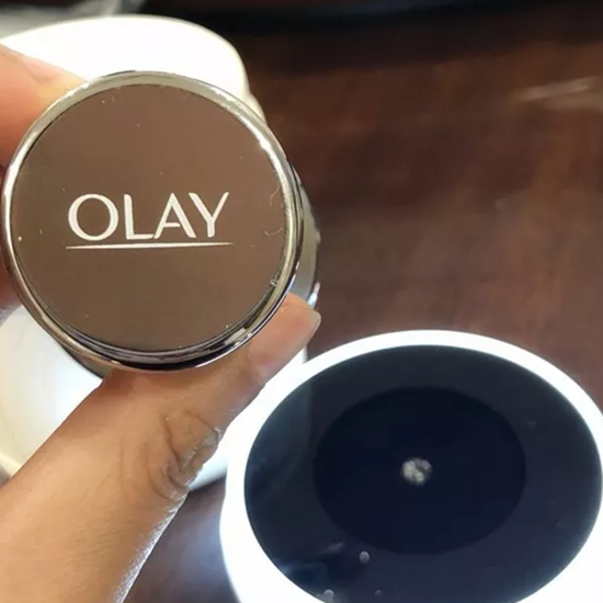 olay小哑铃银色怎么用 用对了才能帮助你的贵妇护肤品吸收