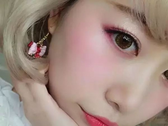 韩系妆容眼影怎么搭配