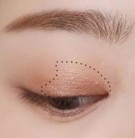 完美日记秋叶眼影教程 秋天最适合这种眼妆