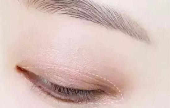 豆沙色眼妆画法 冬季这样才温暖