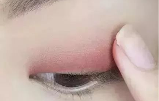 豆沙色眼妆画法 冬季这样才温暖
