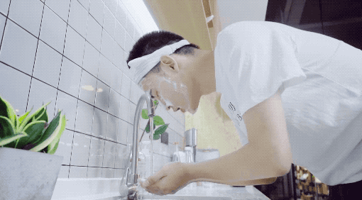 男生洗脸的正确方法 男士洗脸的正确步骤