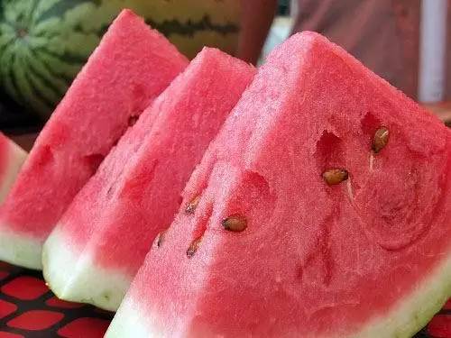 给肌肤补水吃什么好