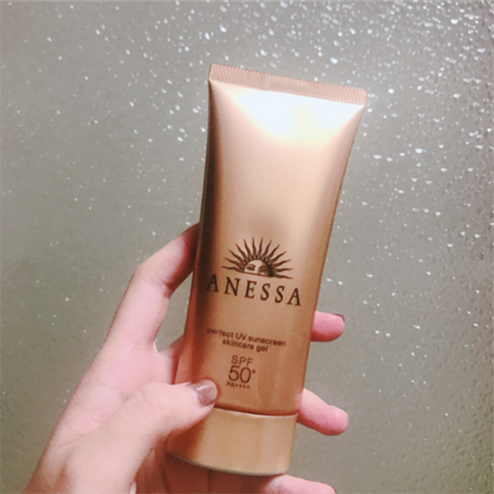 安耐晒金瓶和金管区别