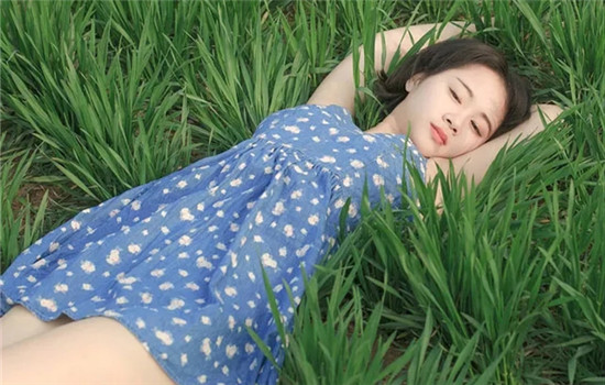 轻妆霜和原液哪个先用