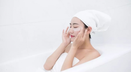 夏天如何去眼袋呢
