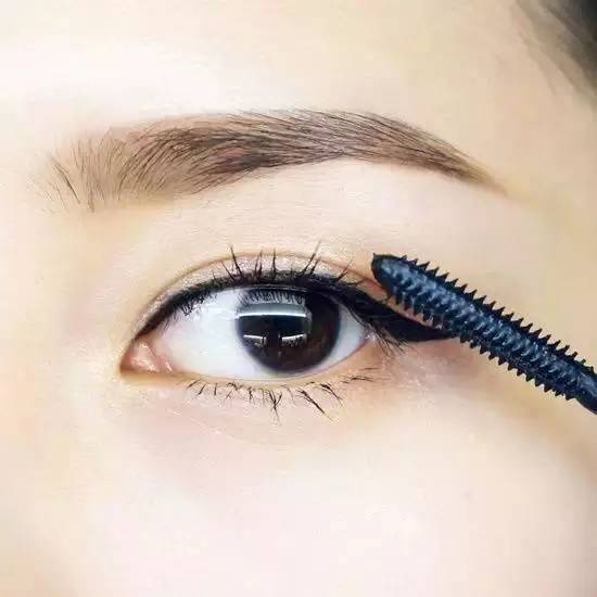 正确的淡妆化妆步骤 淡妆的画法