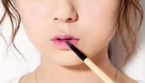 唇妆怎么画    教你几款百看不厌的唇妆