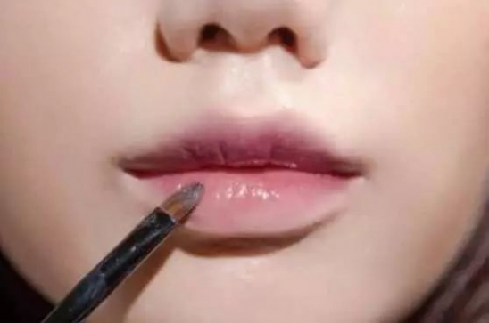 唇妆怎么画