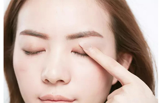 眼影棒怎么用 眼影棒的画法步骤图