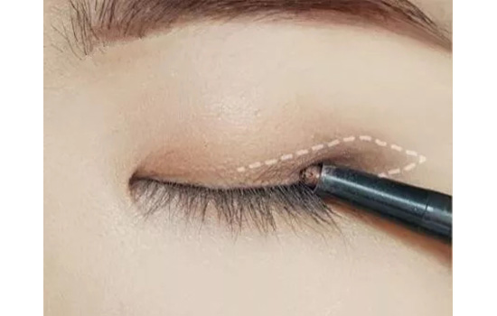 单眼皮眼影的画法 单眼皮眼影怎么画