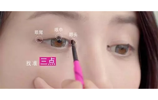 先画眼线还是眼影 眼线和眼影先画哪个