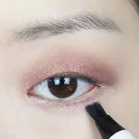 单眼皮化妆教程